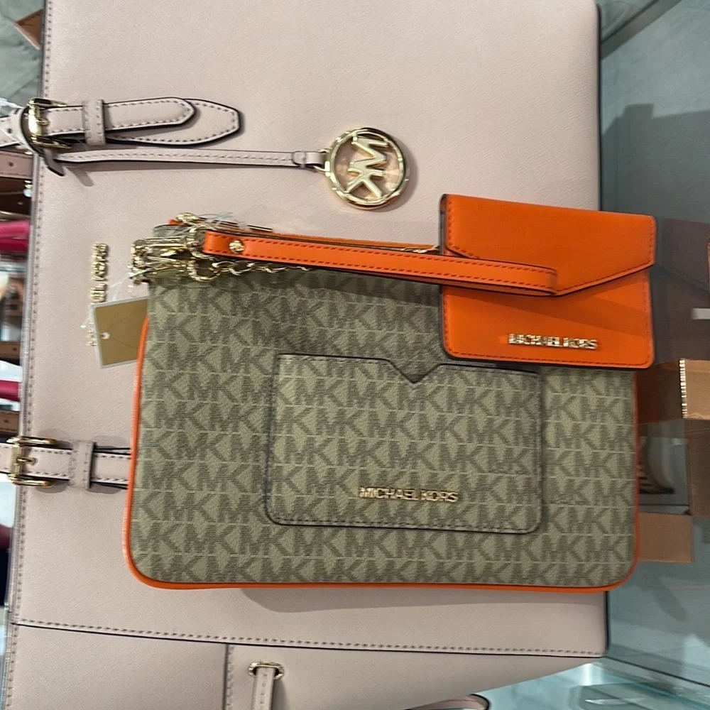 MICHAEL KORS JET SET ITEM LG 2 in 1 CARD CASE & WRISTLET Poppy  NWT